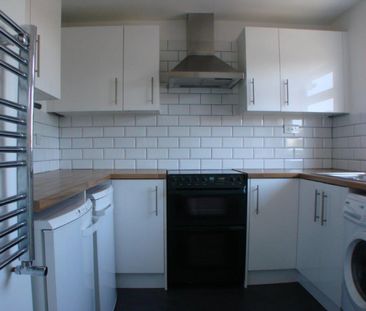 2 bedroom Flat To Let - Photo 4
