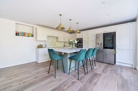 Beacon Hill Road, Hindhead, Surrey, GU26 - Photo 3