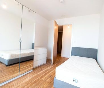 3 bedroom flat to rent - Photo 3