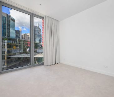 LUXURY CITY LIVING IN 'ONE SYDNEY HARBOUR' - Photo 5