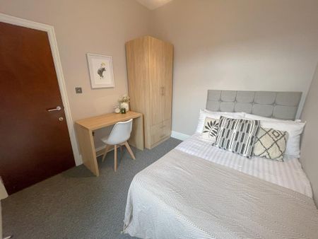 4 bedroom terraced house to rent - Photo 3