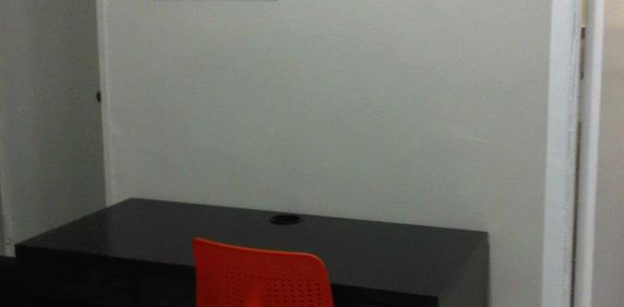 GHETTO MCGILL- 3 ½ RÉNOVÉ & MEUBLÉ – 1 CHAMBRE FERMÉE - Photo 2