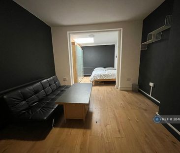 1 bedroom in a house share to rent - Photo 4