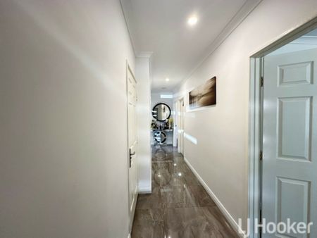 Luxury Living on the Greens � Exclusive Signature Circle Estate - Photo 5