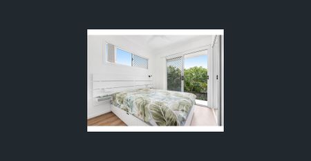 Modern Furnished Studio Living – All Bills Included! - Photo 2