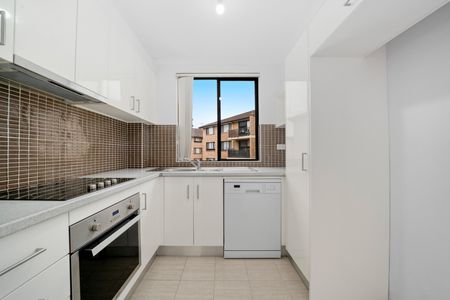 Renovated 2 Bedroom Unit In Security Complex - Photo 3