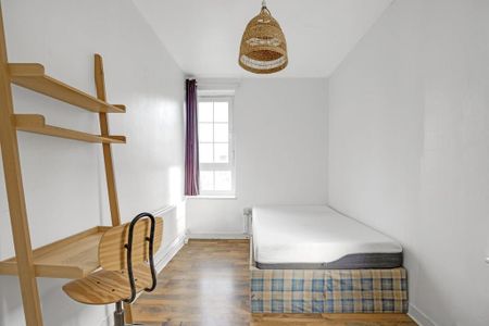 3 bedroom flat to rent - Photo 4