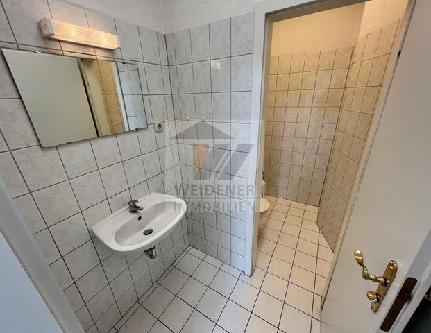 Gewerbe mit 4 Räumen, Küche und WC! Großer Parkplatz direkt am Haus! - Foto 1