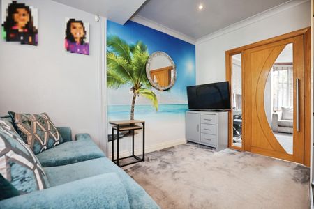 3 Bed Terraced House, The Martyrs Close, CV3 - Photo 4