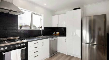 Modern two bedroom - Photo 5