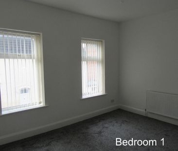 3 bedroom end of terrace house to rent - Photo 2