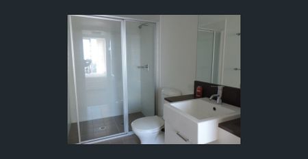 Southport Central - Fully Furnished 3 bedroom - Photo 5