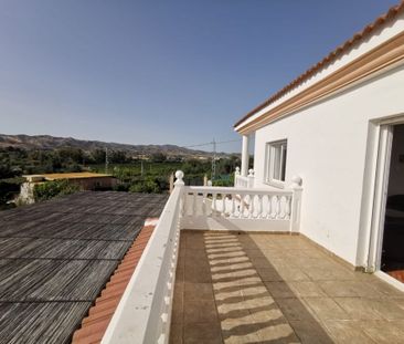 Luxury House for rent in Estación de Cártama, Andalusia - Photo 2