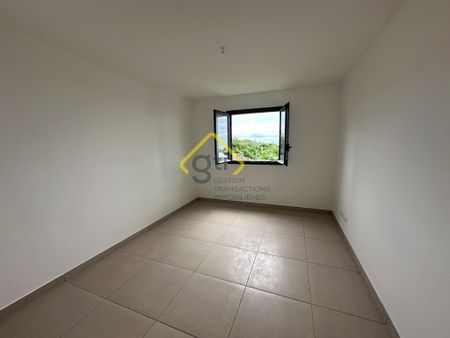 Location Maison 4 pièces 94m² ST BENOIT 97470 - Photo 4