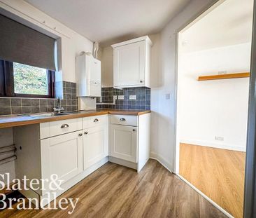 2 bedroom semi-detached house to rent - Photo 6