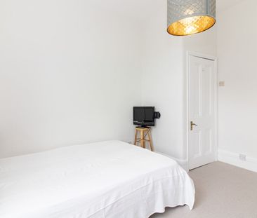 2 Bed Flat, Burlington Gardens, W3 - Photo 3