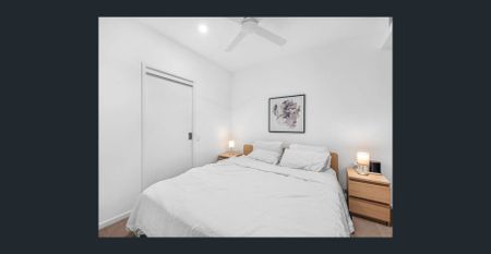 Stylish 2-Bed Apartment Available in Capri - Photo 2