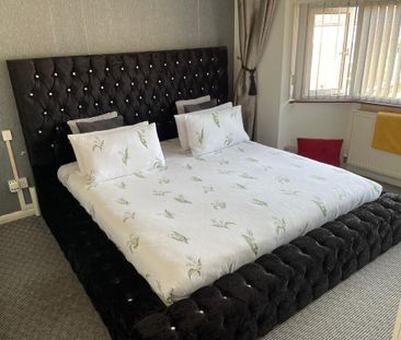 3 bedroom semi-detached house to rent - Photo 3