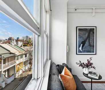 Bright Art Deco apartment in a vibrant city setting - Photo 4