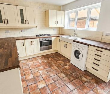 2 bedroom end of terrace house to rent - Photo 4