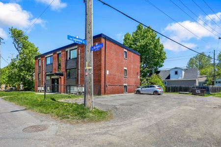 For Lease - 695 Morgan Street Unit# Unit 2, Vanier and Kingsview Park, Ontario - Photo 2