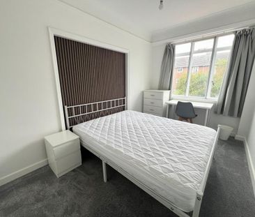 3 bedroom flat to rent - Photo 4