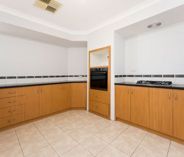 Large Family Home in Ideal Location - Photo 6