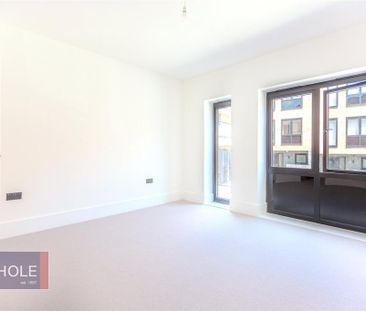 4 bedroom terraced house to rent - Photo 3