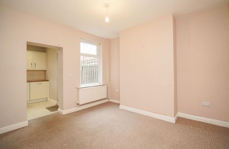 2 bedroom end of terrace house to rent - Photo 2