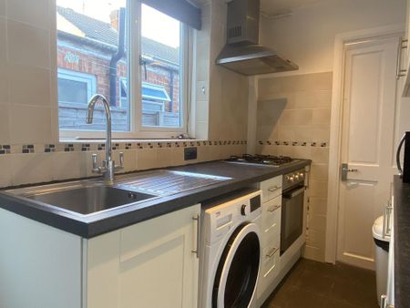 3 bedroom terraced house to rent - Photo 4