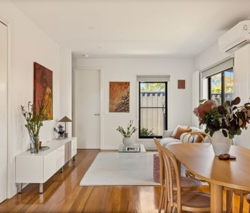 Upscale Contemporary Living in a Prime Reservoir Locale - Photo 1