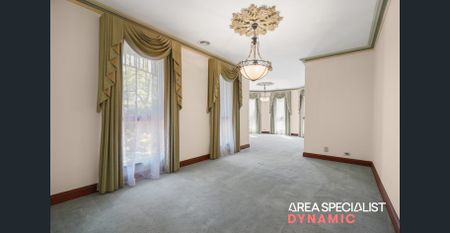 Elegant Victorian Family Home on a Corner Allotment - Photo 4