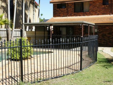 Family Home with Pool & Entertaining Area - Photo 3