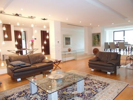 Beautiful Family Home Of 4 Bedrooms, Corbeanca - Fotografie 4