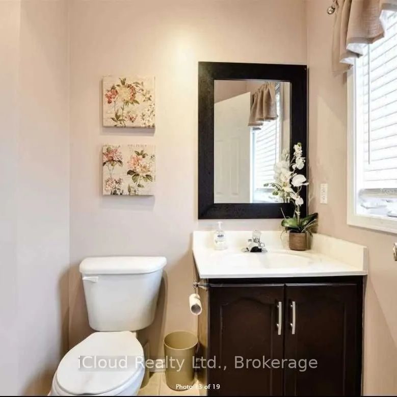 33 Fenflower Court #(Upper) - Photo 1