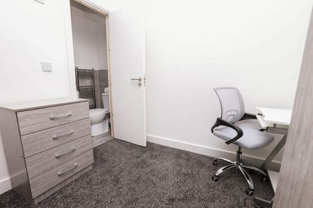 4 bedroom House To Let - Photo 3