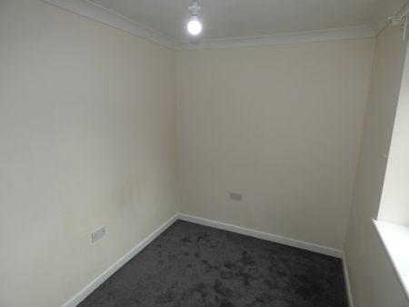 2 bed Apartment - To Let - Photo 5