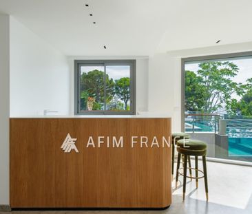 À seulement quelques pas de la plage, cette magnifique Villa b - Photo 4