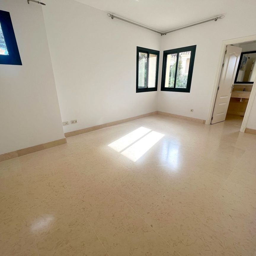 Penthouse Duplex in Benahavís - Photo 1