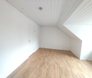 Stor og lys lejlighed på øverste etage - Photo 1