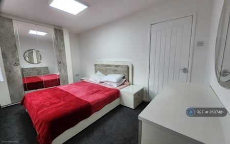 2 bedroom semi-detached house to rent - Photo 3