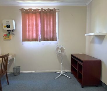 Furnished Room in Spacious, Renovated Share Home - Photo 3