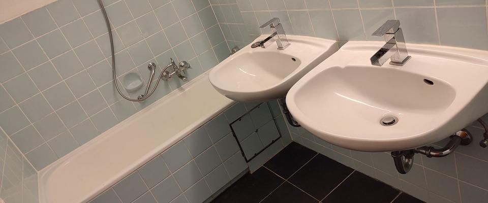 2 schöne WG-Zimmer (teilmöbliert) in 3-er Frauen-WG - Foto 1