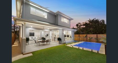 Executive Family Residence in Prestigious Graceville - Photo 3