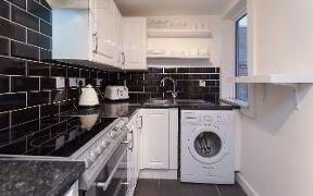 Room 2, 21 Willowbank Gardens, North Belfast, Belfast, BT15 5AH - Photo 3