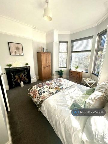 1 bedroom in a house share to rent - Photo 5