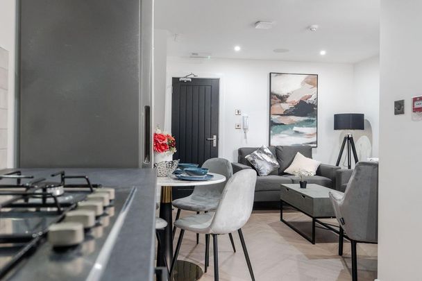 6 bedroom house to rent - Photo 1