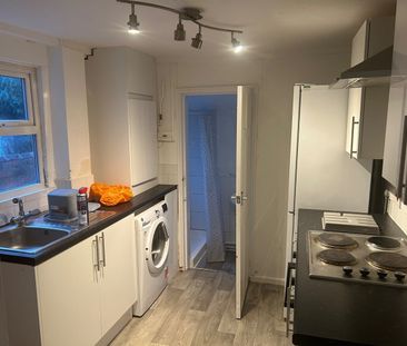 3 Bed Terraced House, Sherwood Street, RG30 - Photo 5