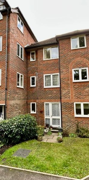 Meadsview Court, Farnborough - 1 bedroomProperty for lettings - Seymours - Photo 2