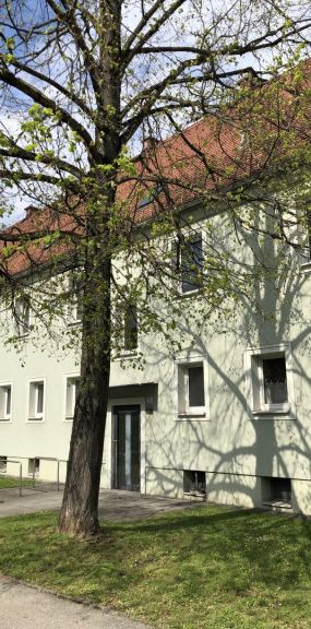 Der perfekte Neustart: hervorragende Lage zum kleinen Preis! Helle Single-Wohnung mit idealer Raumaufteilung am grünen Stadtrand in Steyr Münichholz! - Photo 2